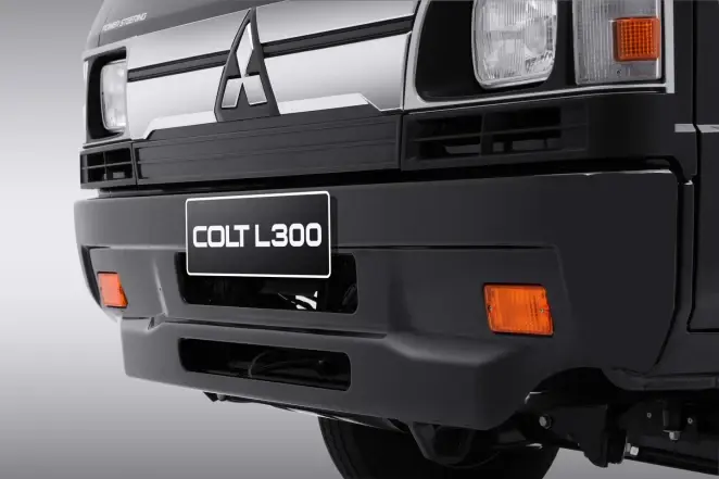 Exterior Mitsubishi L300